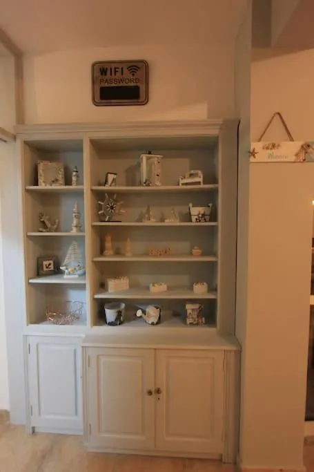 Superb Apartment Steps Away From Finikoudes Beach Larnaca