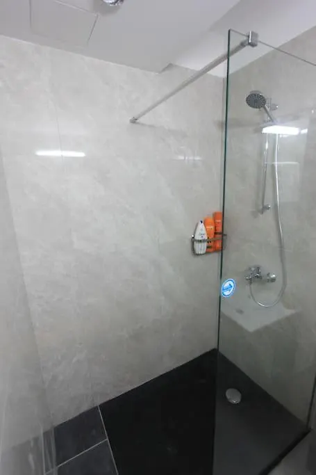 Superb Apartment Steps Away From Finikoudes Beach Larnaca