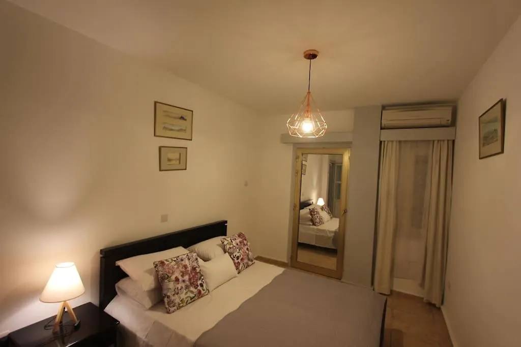 Superb Apartment Steps Away From Finikoudes Beach Larnaca
