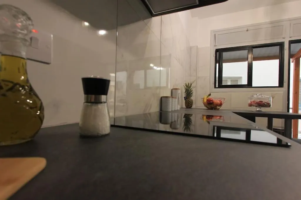 Superb Apartment Steps Away From Finikoudes Beach Larnaca