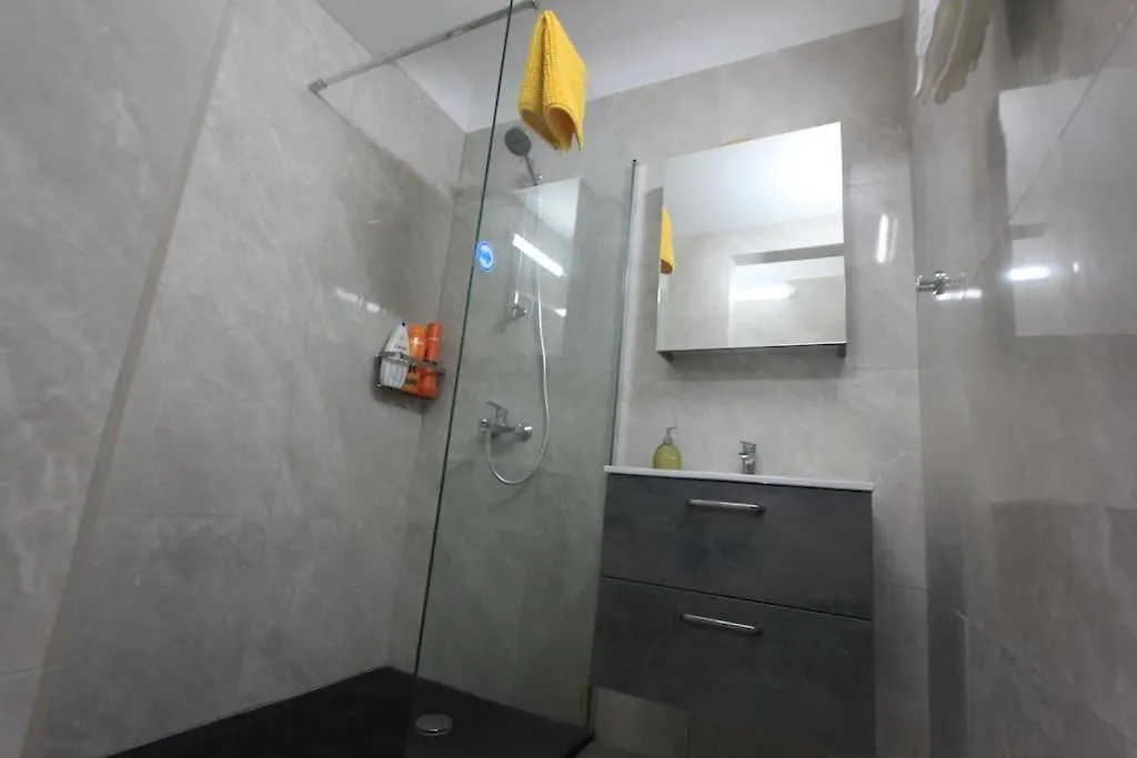 Superb Apartment Steps Away From Finikoudes Beach Larnaca