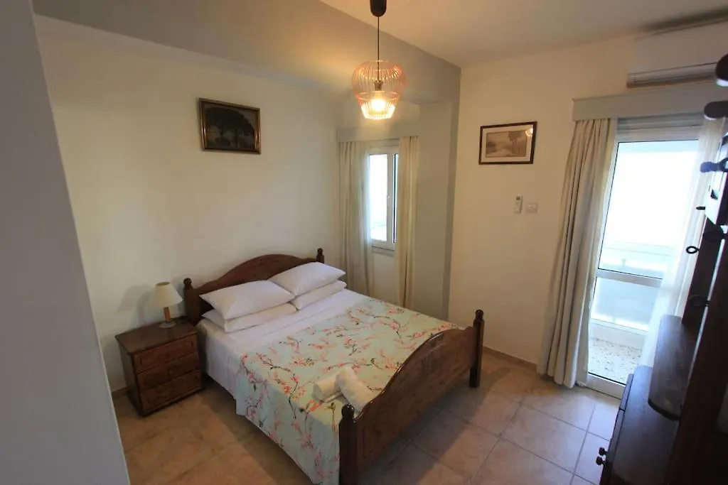 Superb Apartment Steps Away From Finikoudes Beach Larnaca Cyprus