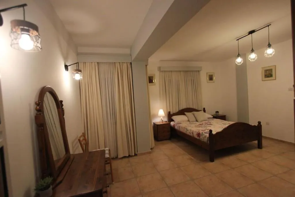 Superb Apartment Steps Away From Finikoudes Beach Larnaca Cyprus