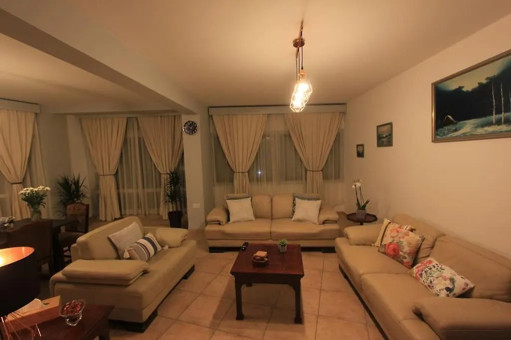 Superb Apartment Steps Away From Finikoudes Beach Larnaca