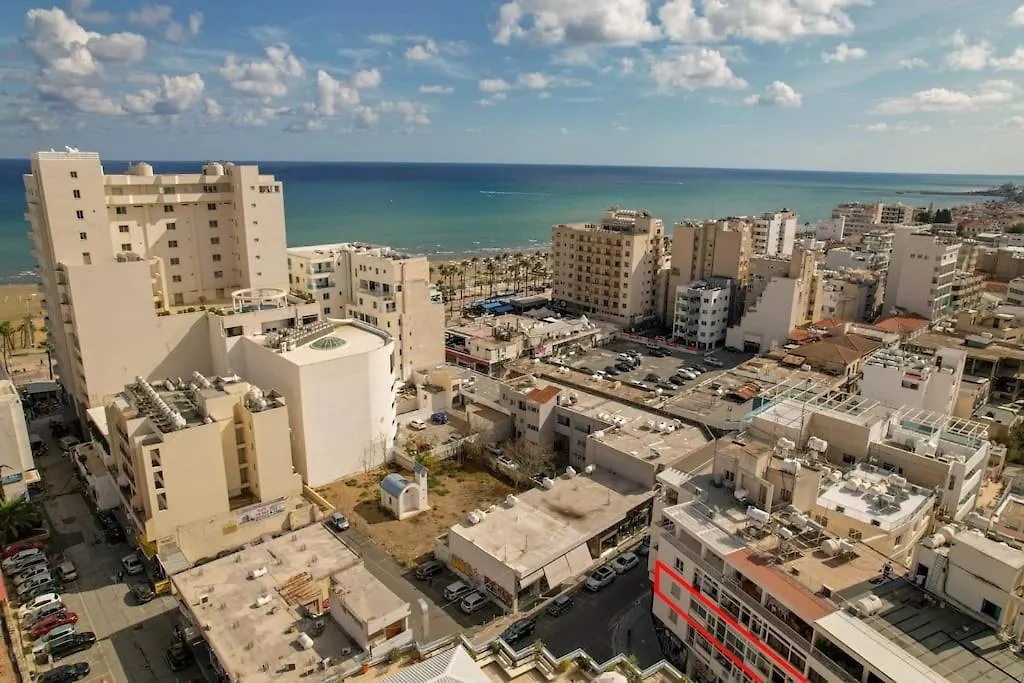 Superb Apartment Steps Away From Finikoudes Beach Larnaca
