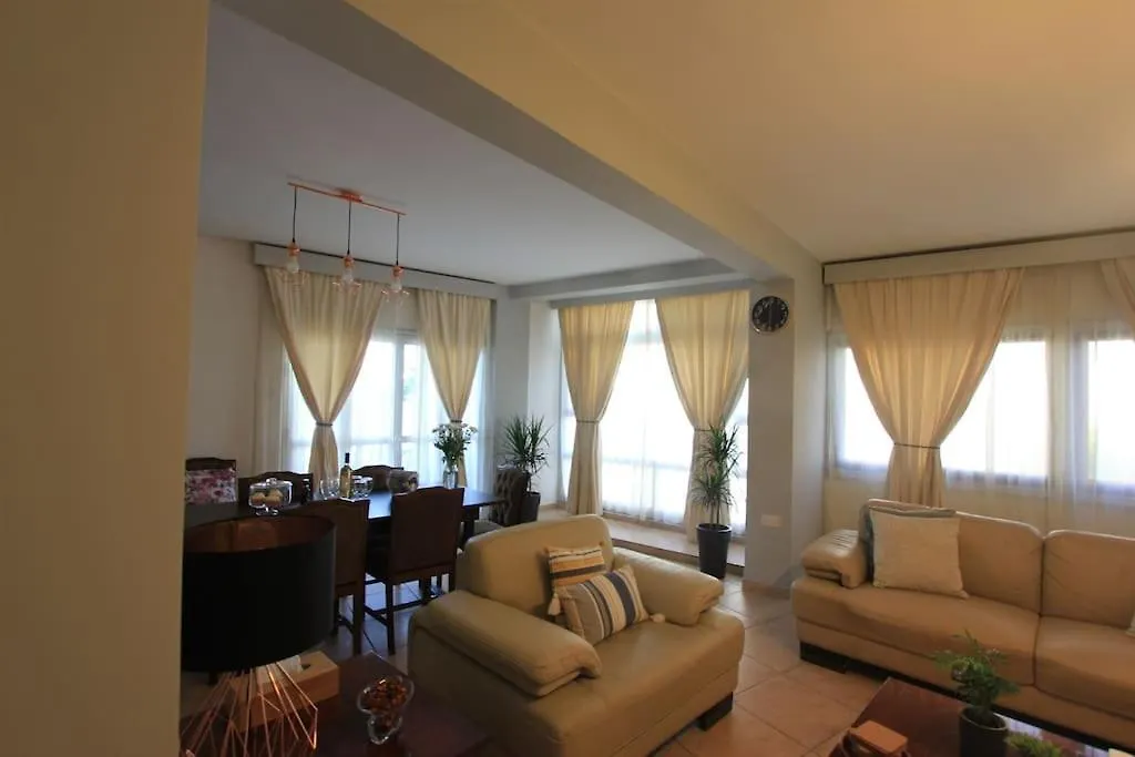 Superb Apartment Steps Away From Finikoudes Beach Larnaca