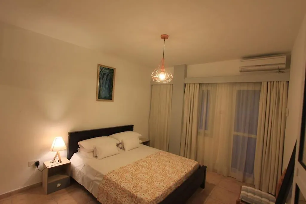 Superb Apartment Steps Away From Finikoudes Beach Larnaca Kypr