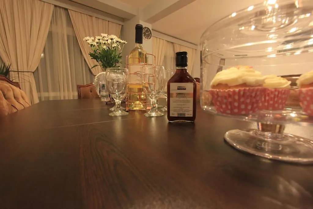 Superb Apartment Steps Away From Finikoudes Beach Larnaca