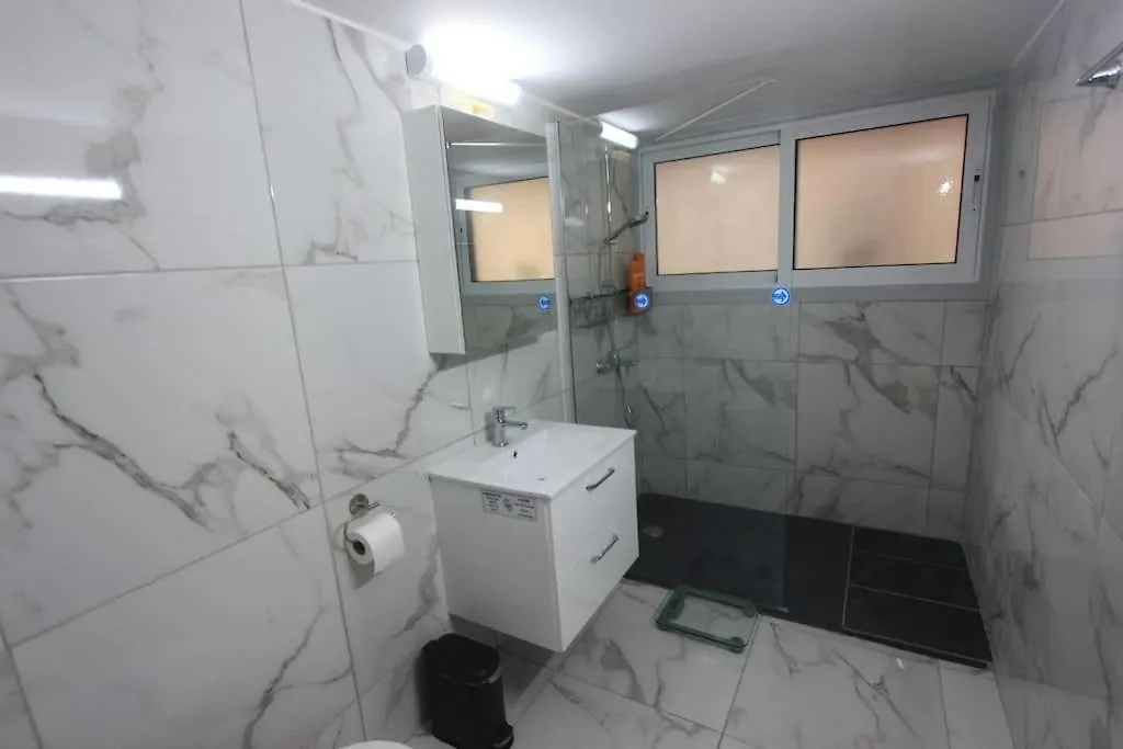 Superb Apartment Steps Away From Finikoudes Beach Larnaca