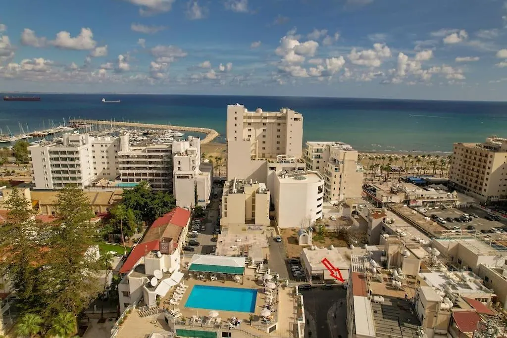 Superb Apartment Steps Away From Finikoudes Beach Larnaca